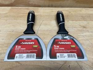 lot 46 image: Lot of 2 - Husky 5 Putty Knives