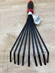 lot 112 image: Bond EZ Grip Hand Fan Rake Model # 9709
