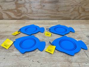 lot 134 image: Lot of 4 - Collapsible Pet Bowls