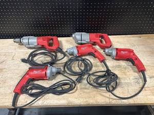 lot 144 image: Lot of MILWAUKEE Tools (for parts or repair)