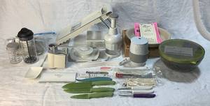 lot 42 image: Pampered Chef Kitchen Collection