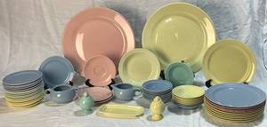 lot 29 image: Vintage Lu-Ray Pastels Dishes
