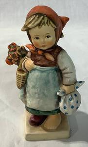 lot 23 image: West Germany Hummel Goebel Figurine #204 Weary Wanderer dated 1949