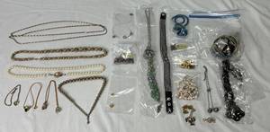 lot 49 image: Costume Jewelry Bundle of Necklaces and Bracelets