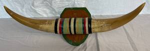 lot 121 image: Vintage 1958 Mounted Bull Horns - Tijuana Mexico
