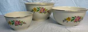 lot 98 image: Vintage Homer Laughlin Kitchen Kraft 3 Piece Mixing Bowl Set