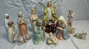 lot 78 image: Lefton The Christopher Collection 1983  The Nativity and 1985 The Bethlehem Collection