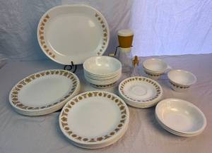 lot 102 image: Vintage Corelle by Corning Butterfly Gold Assorted Dinnerware Pieces
