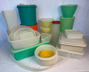 lot 100 image: Large Vintage Tupperware Assortment