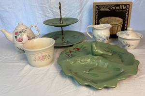 lot 111 image: Vintage Pfaltzgraff Collection of Assorted Servingware
