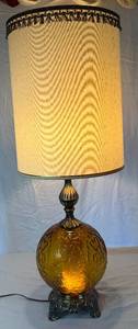 lot 97 image: Vintage MCM Amber Swirl Globe Table Lamp