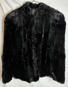 lot 11 image: Vintage 3 Clasp Fur Cape