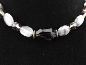 lot 29 image: .925 Sterling Silver Clasp Agate Bead Leather Necklace