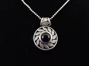 lot 30 image: .925 Sterling Silver Onyx Cabochon Petal Pendant Necklace