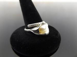 lot 71 image: .925 Sterling Silver Genuine Pearl Calla Lily Ring Size 7