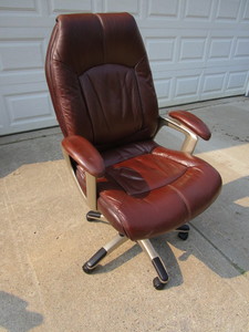 lot 7 image: Lane Executive Office Chair