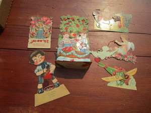 lot 13 image: Antique Valentines, German, Motion, Folding