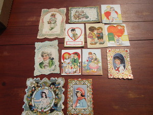lot 19 image: Vintage Valentines