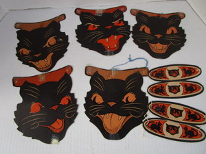 lot 28 image: Vintage Halloween Cats