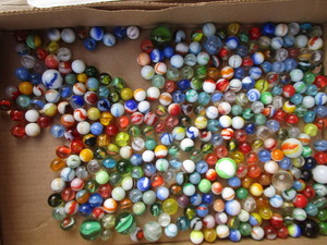 lot 30 image: Vintage Marbles