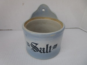 lot 25 image: Western Stoneware Salt Crock