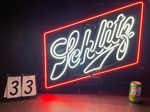 lot 33 image: Schlitz Beer neon sign