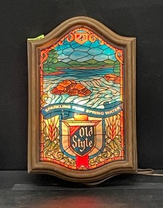 lot 94 image: Vintage Old Style Beer faux stained-glass, light up sign