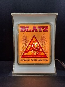 lot 101 image: Blatz Beer plastic, light up, wall sign, vintage