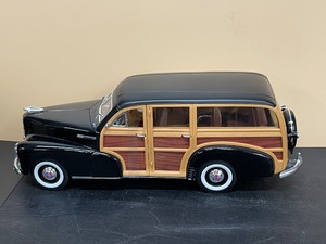 lot 146 image: 1948 Chevrolet Fleetmaster Woody, 118 scale model car