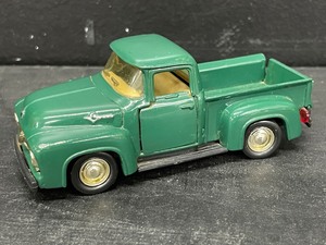 lot 157 image: Vintage Road Champs 143 scale, 1956 Ford F-100 pickup truck, green