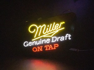 lot 194 image: Vintage 1991, Miller Genuine Draft on Tap, fluorescent lit sign
