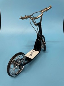 lot 166 image: 110 die-cast scale model Scooter, NOS, IOB