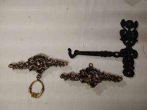 lot 32 image: Vintage Ornamental Metal Door Accessories