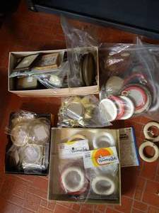 lot 33 image: Small Photo Frames & Wood Rings
