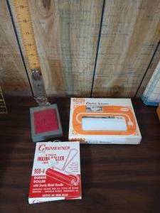 lot 64 image: Vintage Lot Hem Guide, Ink Roller & Electric Scissors