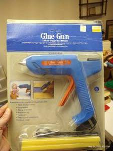 lot 88 image: New Glue Gun
