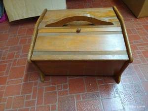 lot 103 image: Vintage Sewing Box w Notions