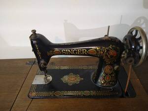 Beautiful Antique Treadle Singer Sewer w/ Desk- Works!