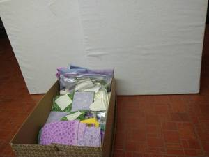lot 189 image: Quilting Boards & Pretty Quilting Blocks, Pieces & Cotton Cuts
