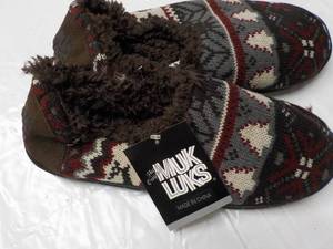 lot 22 image: Mukluks Slippers size M...