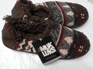 lot 23 image: Mukluks Slippers size M...