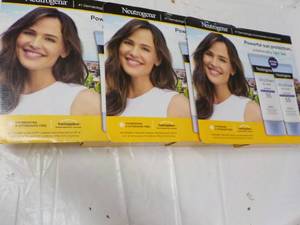 lot 33 image: 3 ct Neutrogena Sunscreen 55...