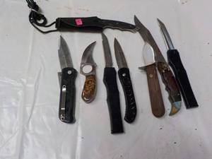 lot 43 image: Knives...