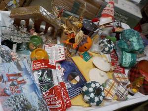 lot 57 image: Random Lot of Holiday Dcor...