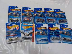 lot 77 image: 10 Hot Wheels...