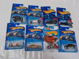 lot 78 image: 8 Hot Wheels...