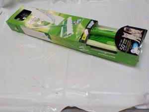 lot 110 image: Swiffer Pet Dry and Wet Sweeping Ki...