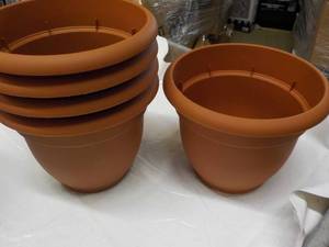 lot 128 image: 5 ct Bloem Living Self Watering Ter...