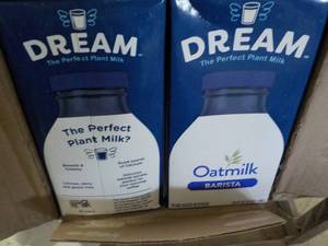 lot 147 image: 8 ct 64 oz Ctns Dream Oatmilk Baris...
