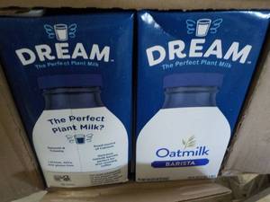 lot 148 image: 8 ct 64 oz Ctns Dream Oatmilk Baris...